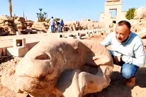 Ai Cập phát hiện đầu cừu đá khổng lồ, nghi liên quan thần Amun