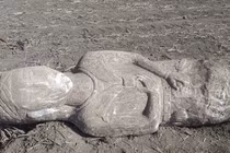 Phát hiện bức tượng khổng lồ thế kỷ thứ 3 Trước Công Nguyên 