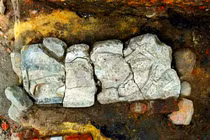 Phát hiện bia mộ hiệp sĩ cổ, chi tiết khiến ai cũng sửng sốt