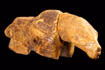 Tìm thấy tượng sinh vật kỳ dị trong hang cổ, chuyên gia đau đầu giải mã