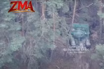 Vài ngày sau, các phi công thuộc Trung đoàn Tấn công Độc lập 224 tiếp tục phát hiện chiếc xe tăng thứ hai, đó là chiếc xe tăng T-72B3M, phương tiện này đang di chuyển mà không có đạn dược trên đường trở về căn cứ. Ảnh: @Trung đoàn Tấn công Độc lập 224.