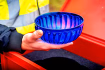 Chiếc bát thủy tinh xanh La Mã cổ đại nguyên vẹn gây chấn động