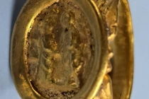 Nhẫn cưới La Mã cổ đại 2.000 năm tuổi gây chấn động