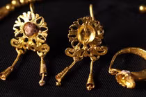 Rùng mình phát hiện thi thể cô gái La Mã trong quan tài chì cổ