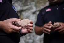 Công cụ bằng đá 17.000 năm tuổi 