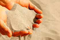 Tận dụng cát giữ nhiệt để đun sôi nước 