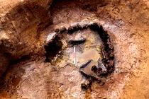 Trục xe gỗ hiếm có được tìm thấy, hé lộ bí ẩn thời đồ sắt