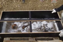 Mở mộ đứa trẻ băng giá, hé lộ sự thật rùng mình