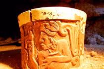 Mở mộ cổ của người cai trị Maya, chấn động kho báu khủng