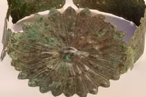 Mở ngôi mộ cổ Hy Lạp, chấn động thấy hài cốt đội vương miện ngược