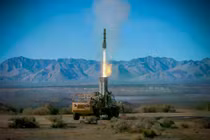 Lockheed Martin đã trình diễn khả năng phóng thẳng đứng của JAGM, biến một loại tên lửa hiện có thành một hệ thống phòng thủ chống máy bay không người lái cơ động, đa miền (Nguồn hình ảnh: Lockheed Martin).