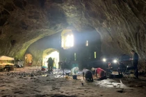 Thứ quái dị trong hang động Lâu đài Pembroke