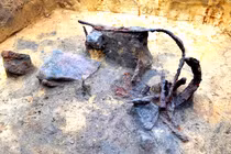 Kho vũ khí hiến tế thời kỳ đồ sắt chứa áo giáp xích cực kỳ quý hiếm