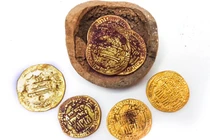 Phát hiện heo đất cổ chứa tiền vàng thời Harun al-Rashid