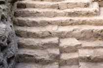 Kiến ​​trúc cổ kỳ lạ giống kim tự tháp khiến chuyên gia bối rối