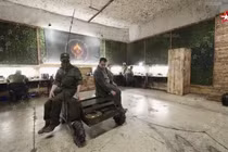 Binh sĩ Nga tự chế tạo robot chở hàng mini tại vùng chiến sự