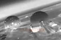 Ukraine tung đòn song kích, mắt thần Nga trên Biển Đen rung chuyển