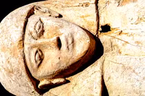 Ngôi mộ thiếu nữ Ai Cập cổ chứa kho báu vàng hé lộ sự thật sốc