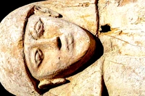 Ngôi mộ thiếu nữ Ai Cập cổ chứa kho báu vàng hé lộ sự thật sốc