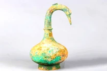 Bí mật rùng mình bên trong bình thiên nga 2.000 năm tuổi