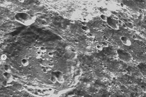 Miệng hố 22m bất ngờ xuất hiện trên Mặt Trăng, chuyện gì đã xảy ra?