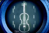 Cây vĩ cầm nhỏ nhất thế giới không thể thấy bằng mắt 