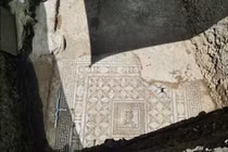 Nàng thơ Calliope xuất hiện trong bức tranh sàn khảm cổ ở thành phố Side