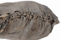 Chiếc giày da cổ nhất thế giới tiết lộ bí mật bất ngờ