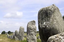 Dãy đá Carnac – công trình cự thạch cổ nhất châu Âu gây tranh cãi