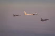 Mỹ chặn oanh tạc cơ Nga ở Alaska, thông điệp răn đe từ Bắc Cực