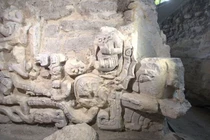 Tìm thấy phù điêu cổ khắc họa thần hộ mệnh của người Maya