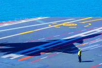 Tàu sân bay Phúc Kiến thử nghiệm phóng tiêm kích J-15T