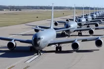 Các máy bay tiếp dầu trên không KC-135 Stratotanker của Không quân Hoa Kỳ