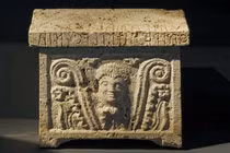 Kinh ngạc hộp trang điểm cổ Etruscan tìm thấy trong ngôi mộ bí ẩn