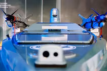 Điều này rất đáng chú ý, vì như tờ The War Zone đã chỉ ra trước đây, biến thể M của tên lửa Sidewinder không có khả năng ngắm lệch trục (HOBS) như của tên lửa không đối không tầm ngắn R-73 (AA-11 Archer) dẫn đường bằng hồng ngoại. Tên lửa R-73 có khả năng giao chiến HOBS mang đầu dò khớp nối, giúp chúng dễ dàng khóa mục tiêu động, khi được lắp trên ray phóng cố định. Ảnh: @GUR.