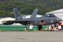 Tiêm kích KF-21 Boramae của Hàn Quốc được trưng bày tĩnh tại triển lãm DX Korea 2023 ở Seoul, qua đó giới thiệu chương trình tiêm kích nội địa mới nhất của quốc gia này tới cộng đồng quốc tế. Việc xuất hiện công khai của máy bay nhấn mạnh mức độ sẵn sàng cho sản xuất hàng loạt và xuất khẩu. (Nguồn ảnh: Wikimedia)