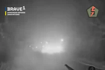 Ukraine lần đầu tiên hạ được xe bọc thép Nga bằng xe robot mặt đất 