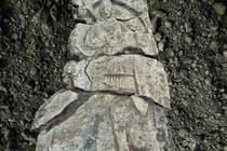 Bia đá cổ từ thế kỷ 14 hé lộ chân dung hiệp sĩ quyền uy