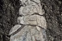 Bia đá cổ từ thế kỷ 14 hé lộ chân dung hiệp sĩ quyền uy