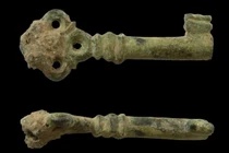 Soi kỹ chiếc chìa khóa Thời Trung Cổ, hé lộ thông tin cực mật 