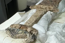 Tìm thấy thanh kiếm cổ độc lạ tại nghĩa trang người Anglo-Saxon 