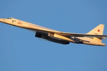 Máy bay ném bom chiến lược Tu-160 của Nga