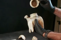 Sự thật bên trong bộ đồ dùng nghi lễ nguyên vẹn 3.300 năm tuổi