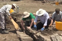 Bí ẩn chiếc bình gốm cổ 2.500 tuổi chứa dấu tích thịt nướng