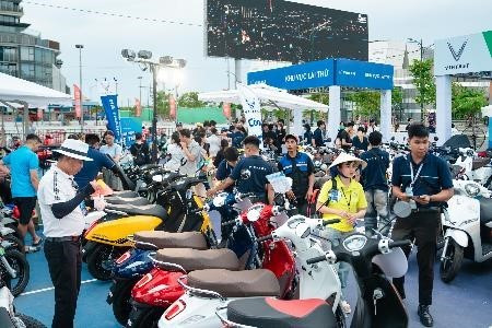 View - Người dùng hào hứng với xe máy điện VinFast Evo Grand có thêm pin phụ linh hoạt, giá hấp dẫn | Báo Tri thức và Cuộc sống - TIN TỨC PHỔ BIẾN KIẾN THỨC 24H