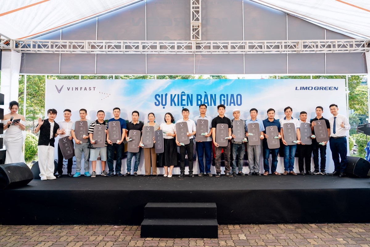 View - 250 chiếc VinFast Limo Green đồng loạt bàn giao khắp 3 miền | Báo Tri thức và Cuộc sống - TIN TỨC PHỔ BIẾN KIẾN THỨC 24H