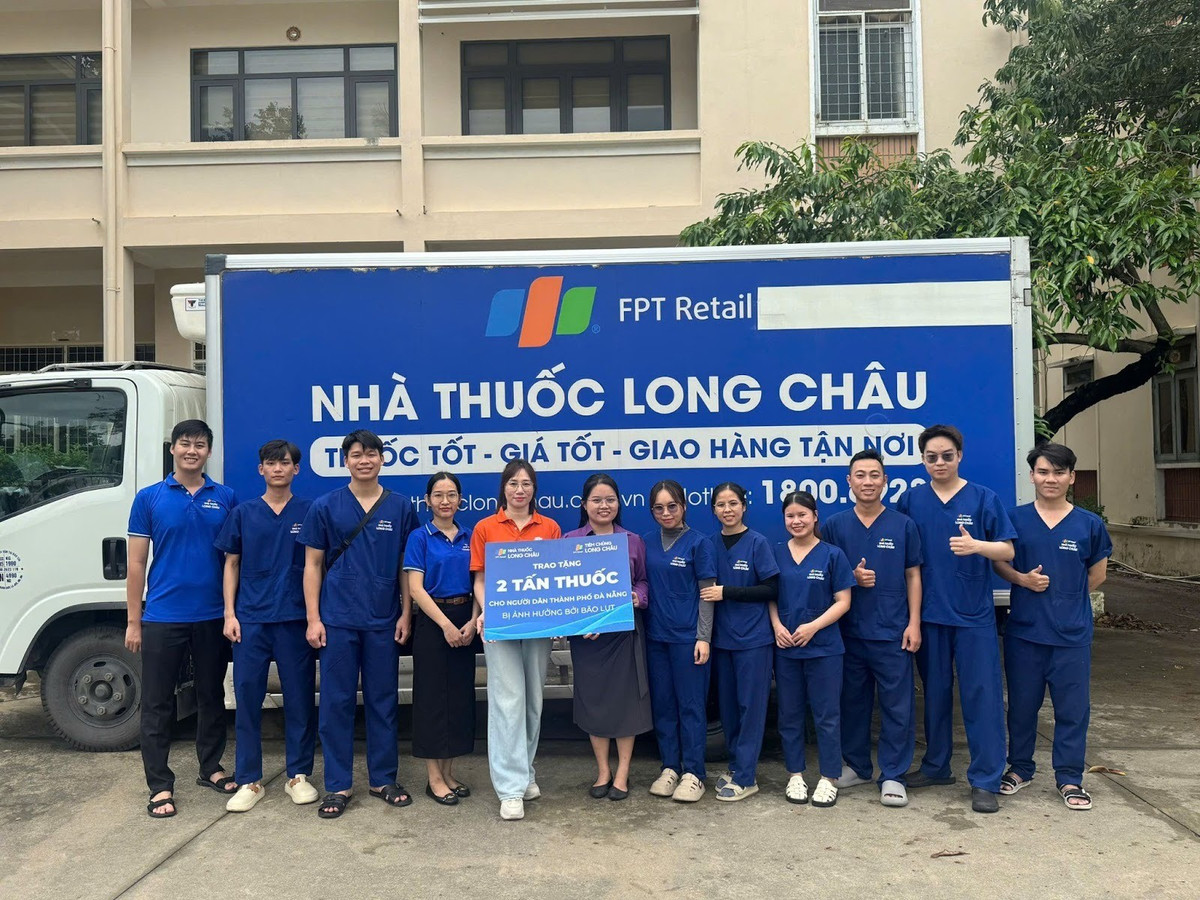 Long Châu điều động khẩn cấp 2 tấn thuốc và vật tư y tế, trao tặng người dân bị ảnh hưởng bởi bão lũ ở Đà Nẵng, Hội An.