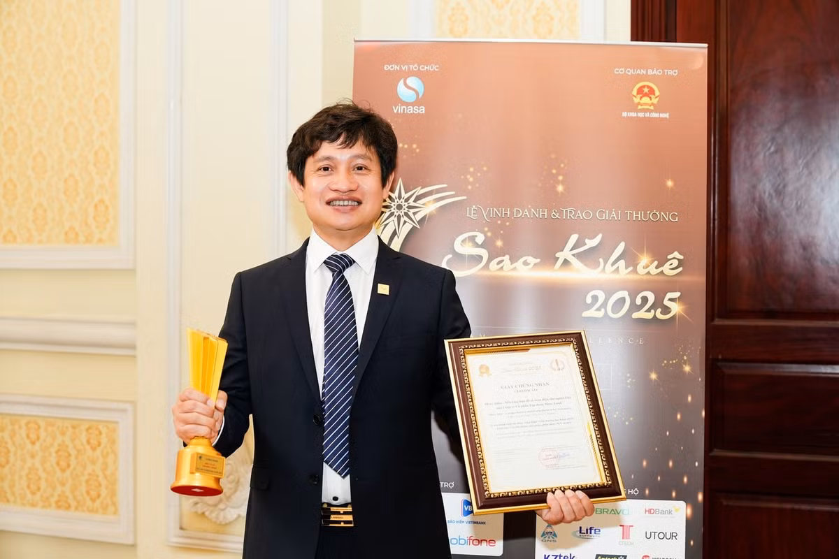 Chủ tịch HĐQT của Meey Group Hoàng Mai Chung tại Lễ trao giải thưởng Sao Khuê 2025