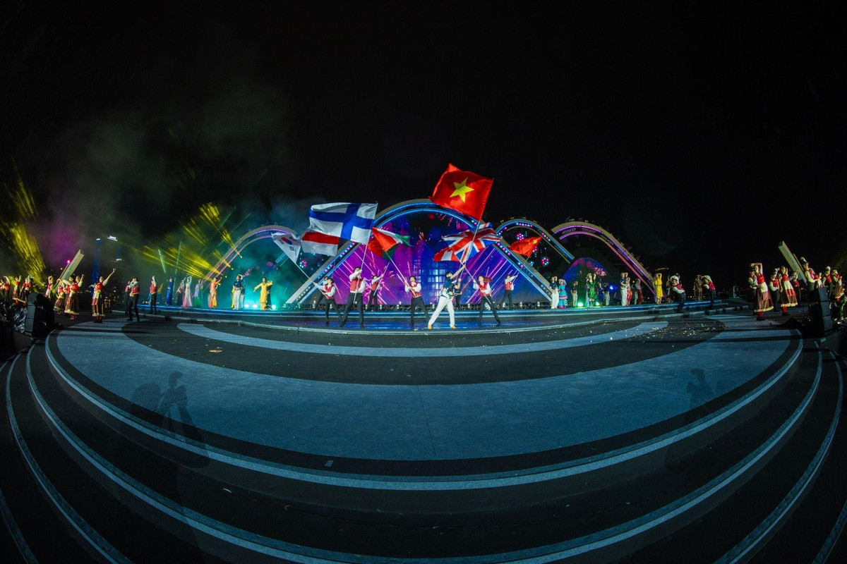 View - Du khách Đà Nẵng hào hứng với đêm tổng duyệt lễ hội pháo hoa | Báo Tri thức và Cuộc sống - TIN TỨC PHỔ BIẾN KIẾN THỨC 24H