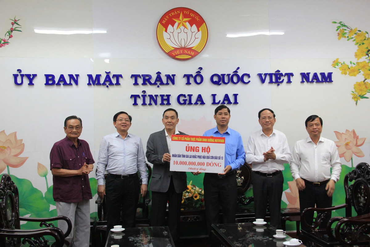 cong-ty-co-phan-thuc-pham-dinh-duong-nutifood-trao-ung-ho-10-ti-dong-cho-nguoi-dan-thiet-hai-do-bao-so-13-tai-gia-lai-thong-qua-uy-ban-mat-tran-to-quoc-viet-nam-tinh.jpg